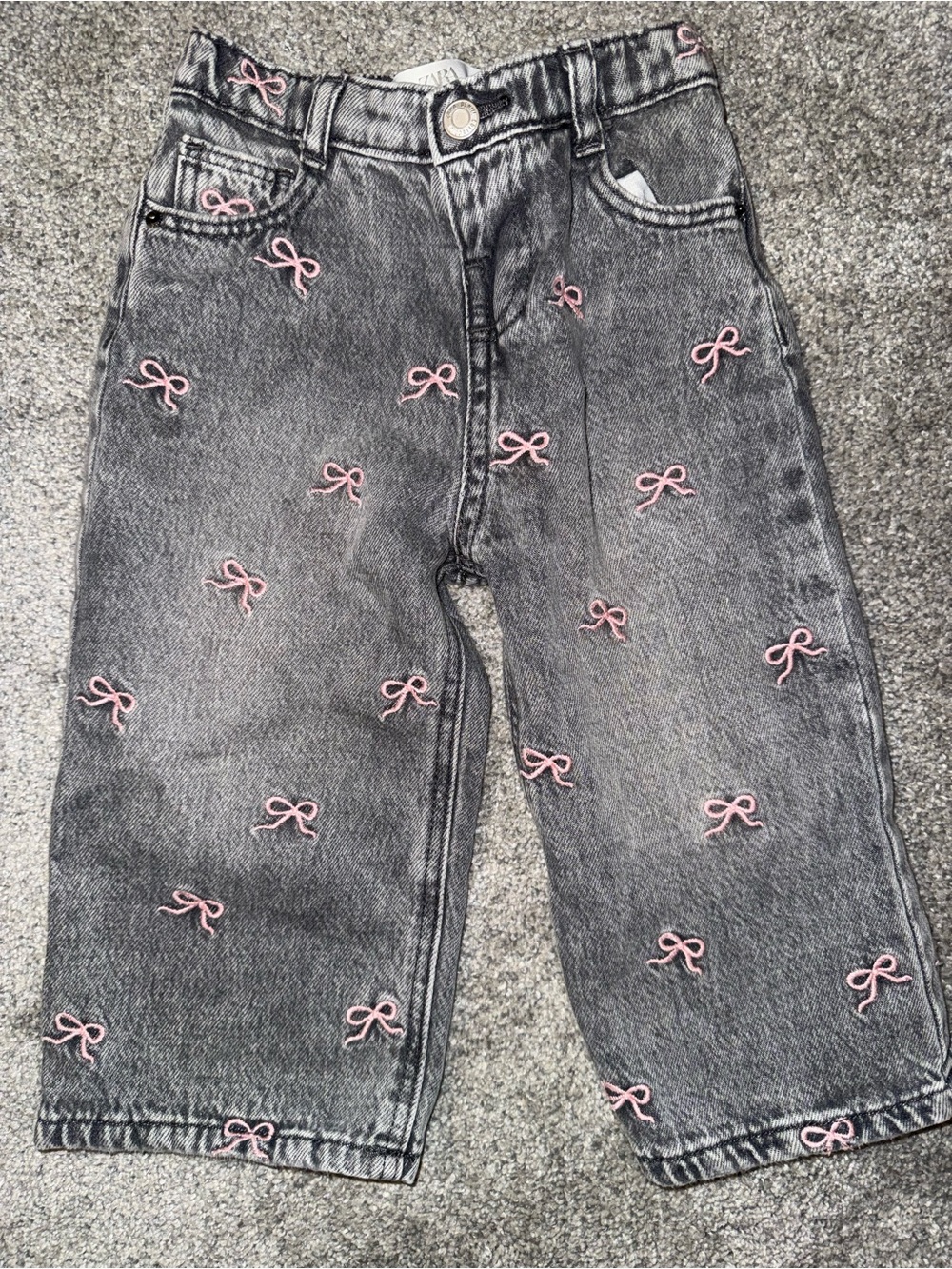 Zara - 2y - gray wash wide leg jeans with pink bows - Picture 2 of 6